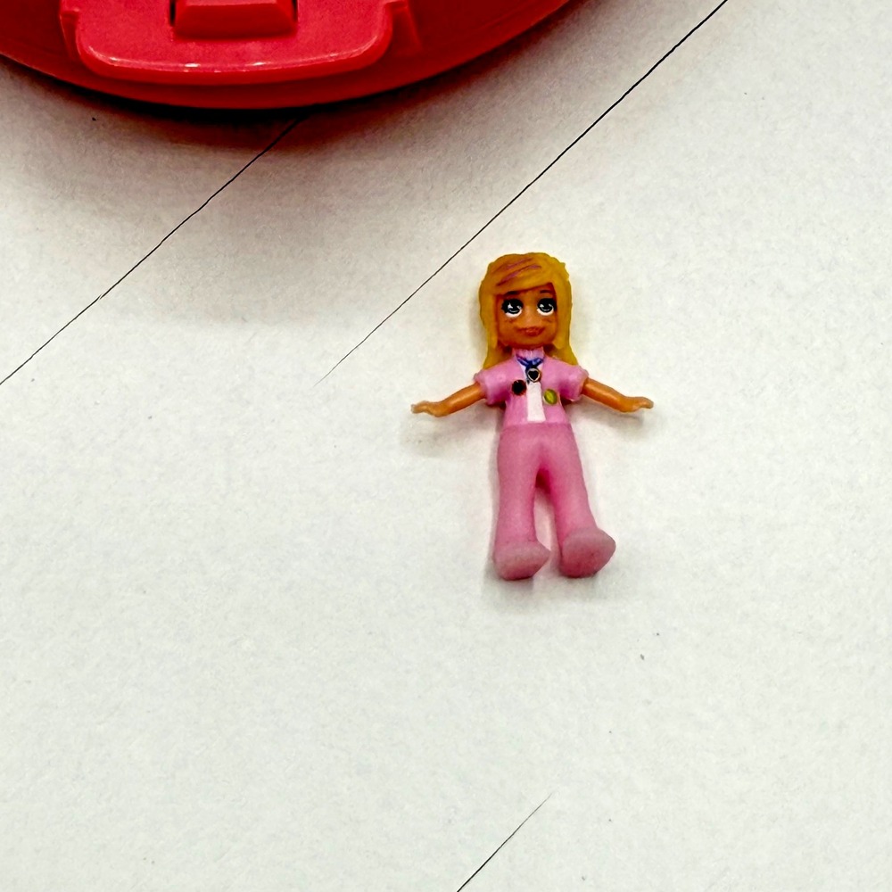 Polly‎ Pocket Bluebird Buttons Animal Hospital Vet Pink Compact 1989 Vintage - Picture 6 of 6